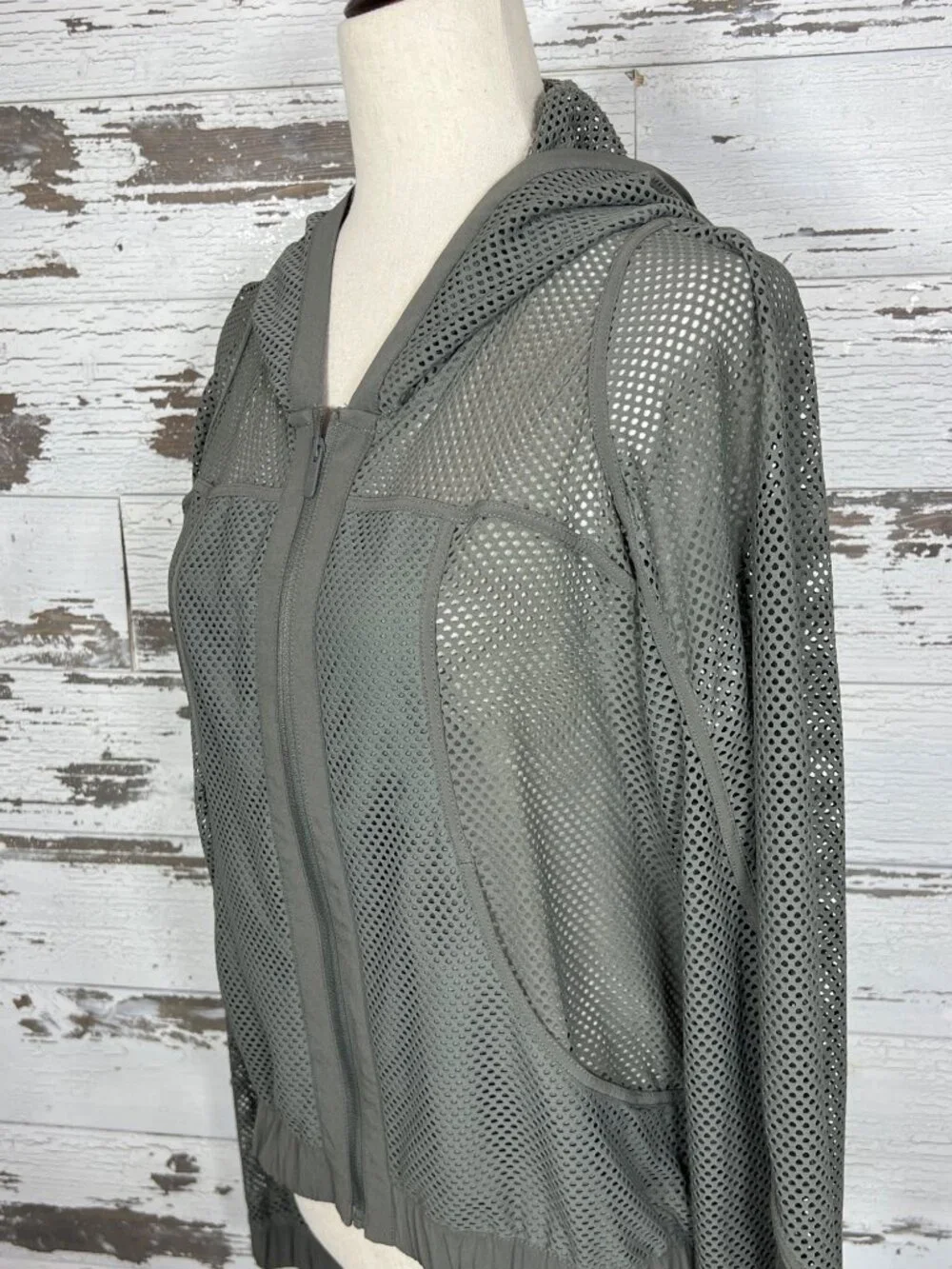 LULULEMON Relaxed Fit Mesh Jacket Gray Sage Sz 6 #W3EZOS NWOT